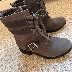 Ugg, size 8, boots - never worn